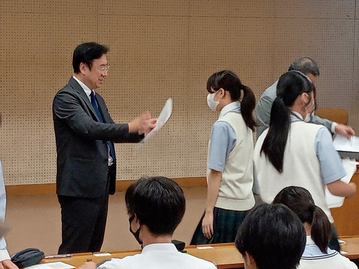 に (1)